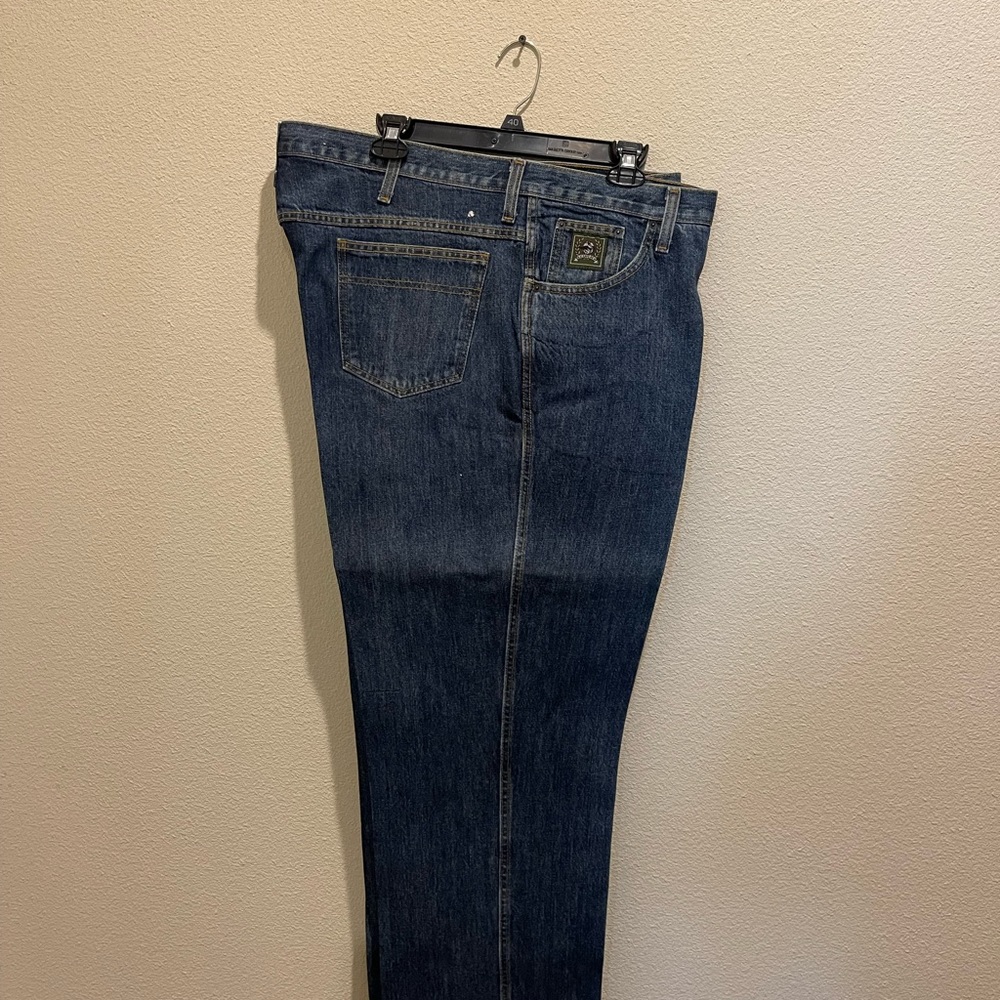 Men’s 42x32 cinch jeans heavily starched